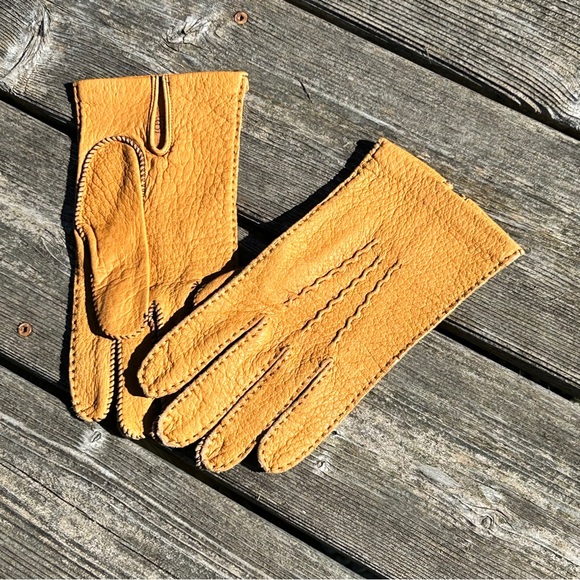 Men’s Handmade Peccary Leather Gloves - Picture 3 of 9